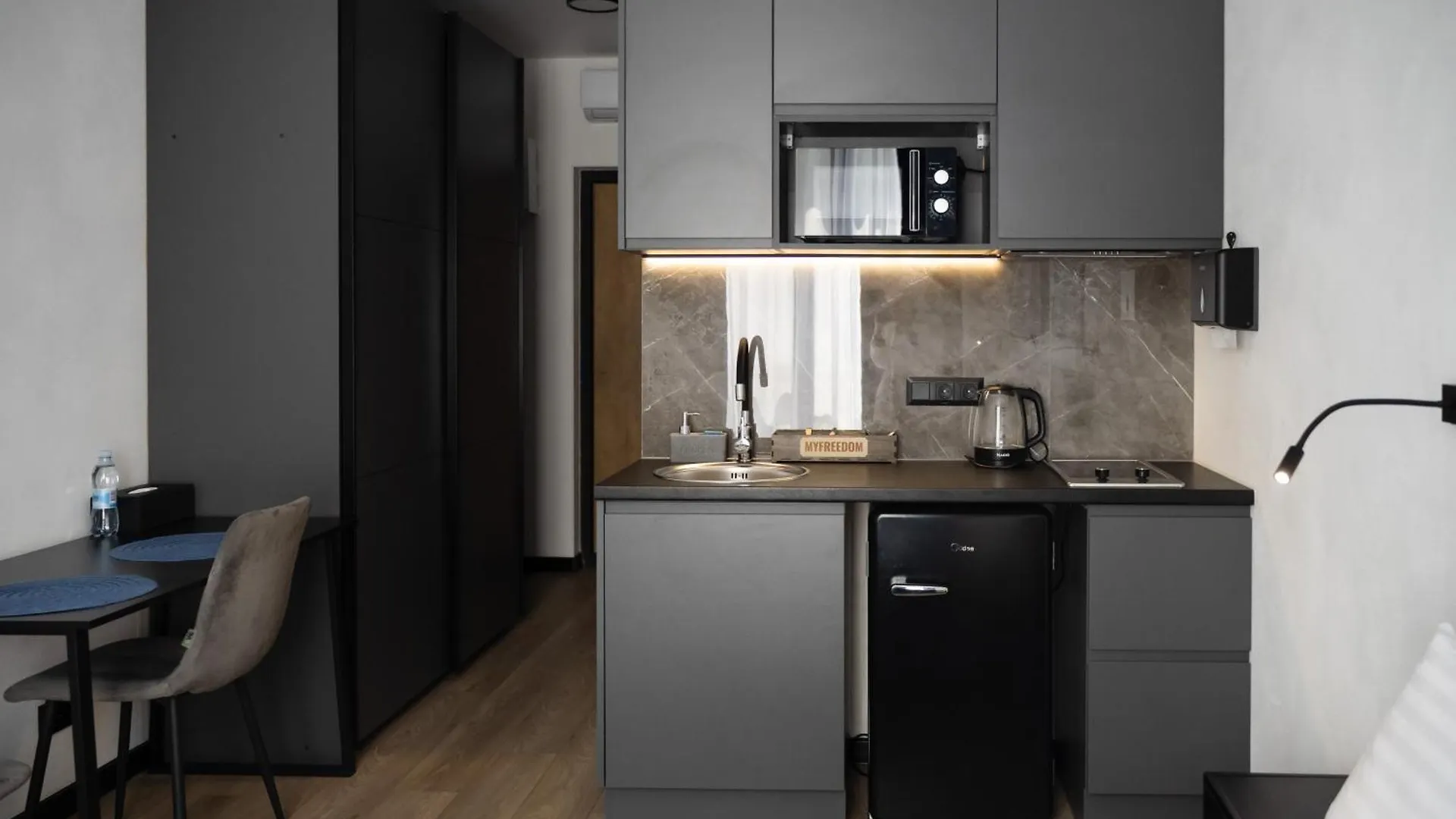 Апартаменти Myfreedom Поруч Із Метро Контрактова Площа Kijev Apartman
